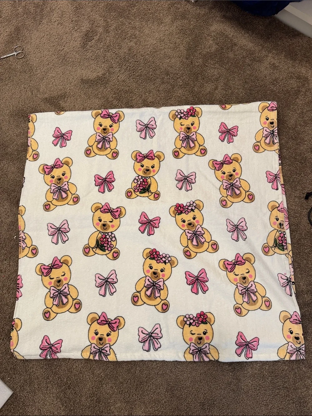 Betsey Johnson teddy bear bows bath towel 28” x 52” NWT